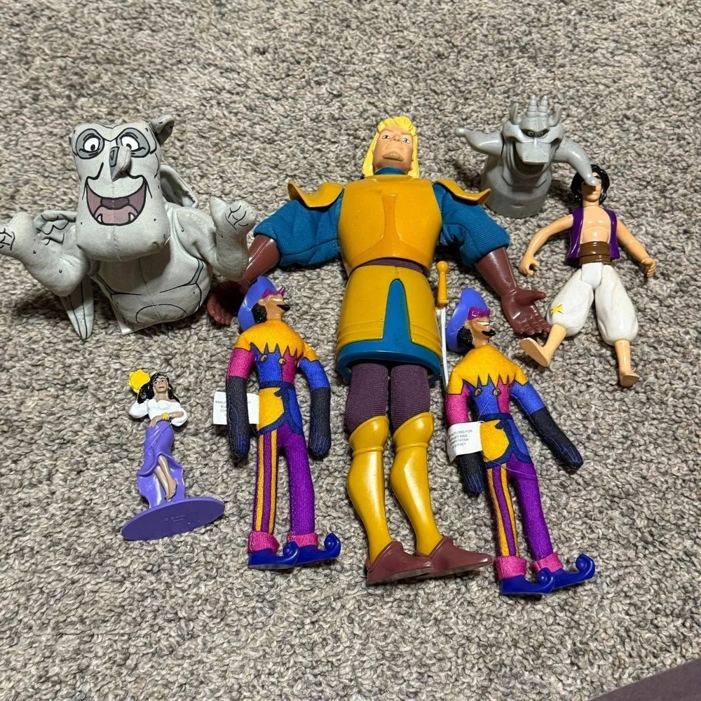 90's hunchback‎ of notre dame Aladdin toys
